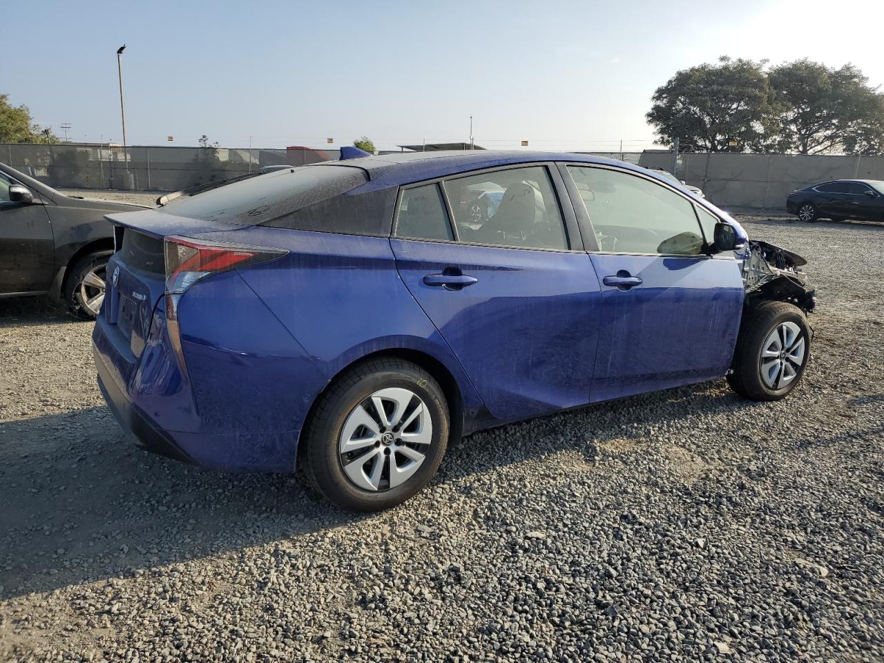 VIN JTDKARFU1J3066982 2018 TOYOTA PRIUS no.3