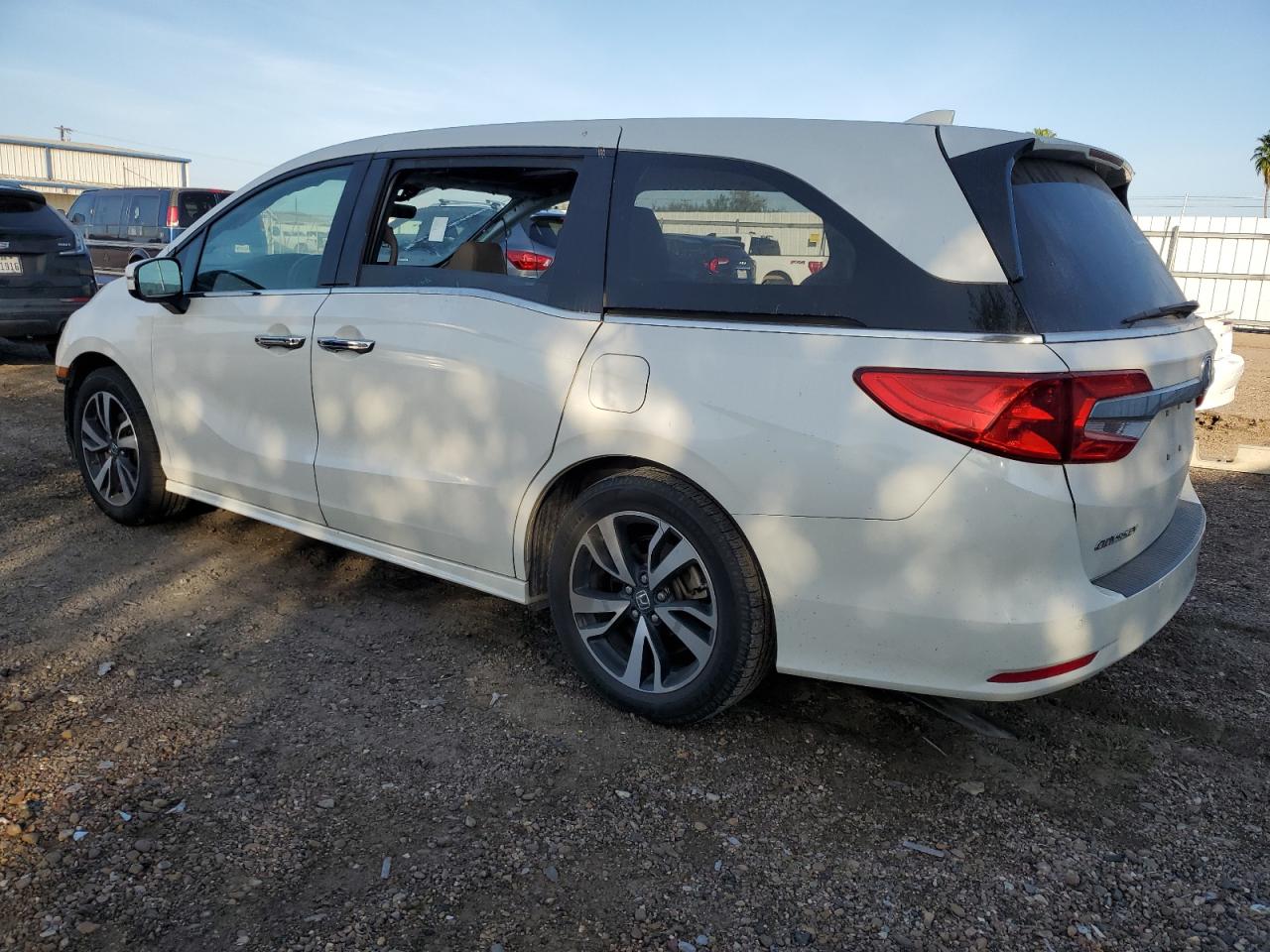 2018 Honda Odyssey - Image 2