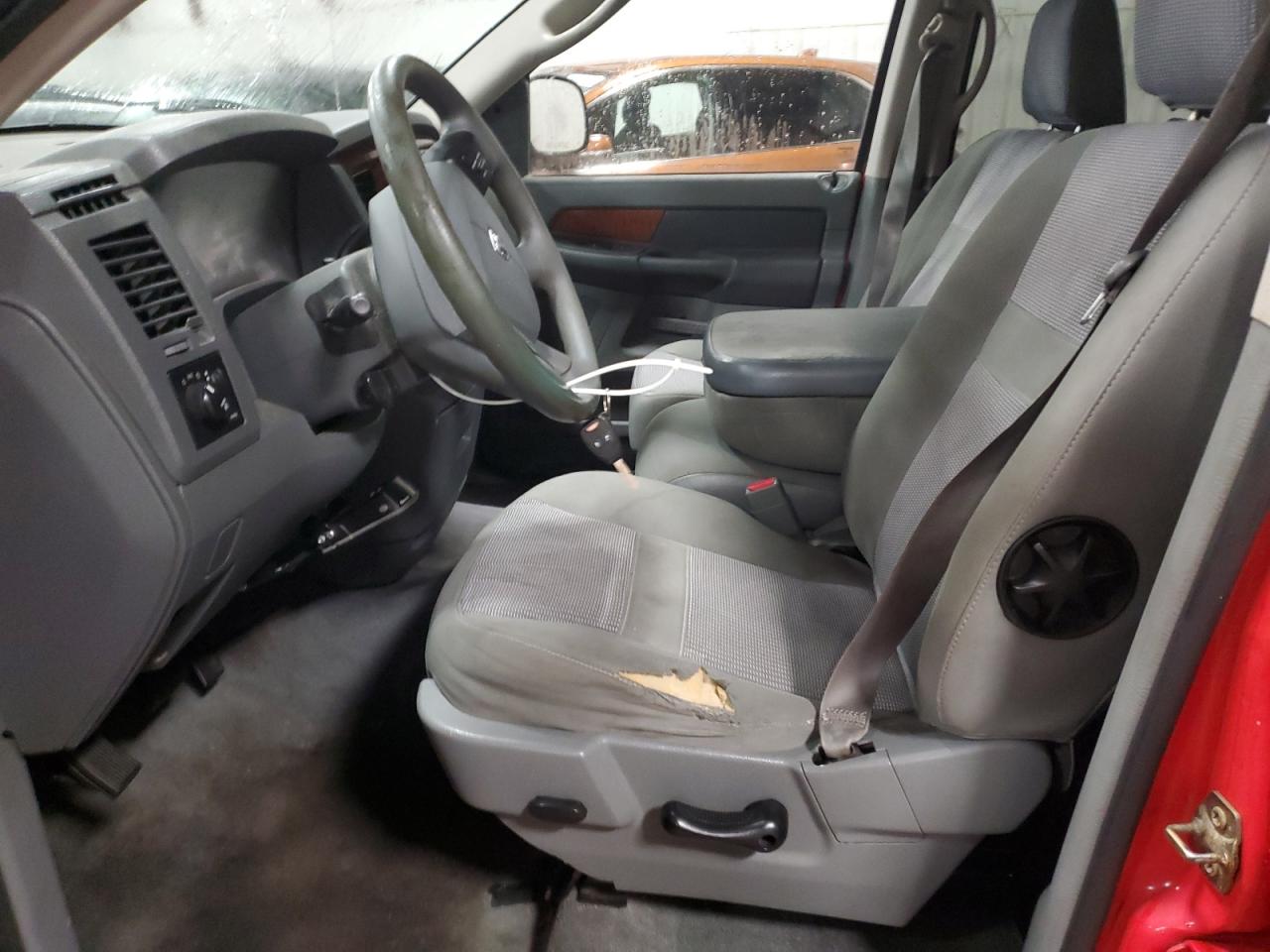 2006 Dodge RAM - Image 7