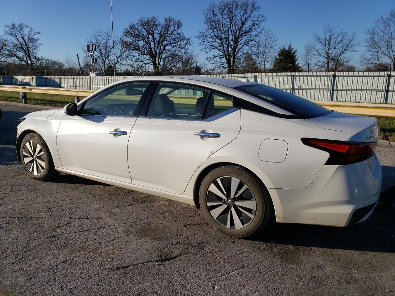 2019 Nissan Altima - Image 2