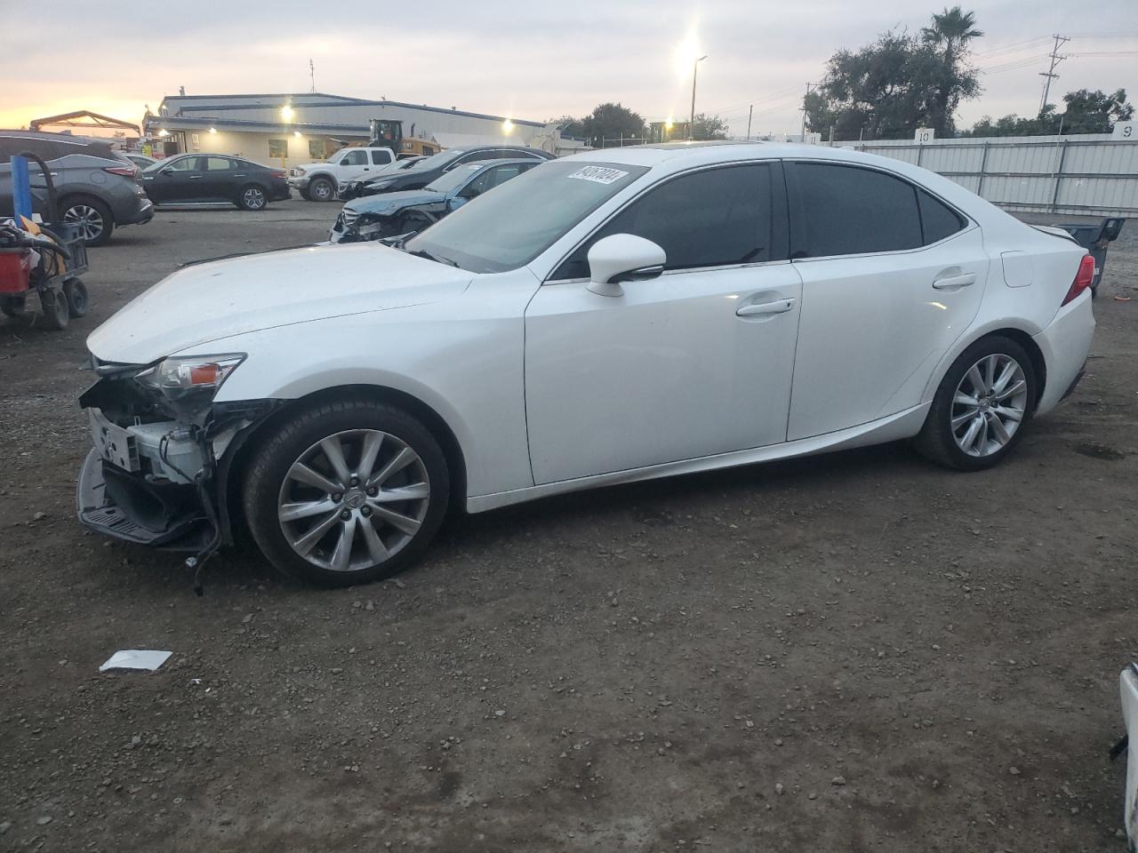 2016 LEXUS IS