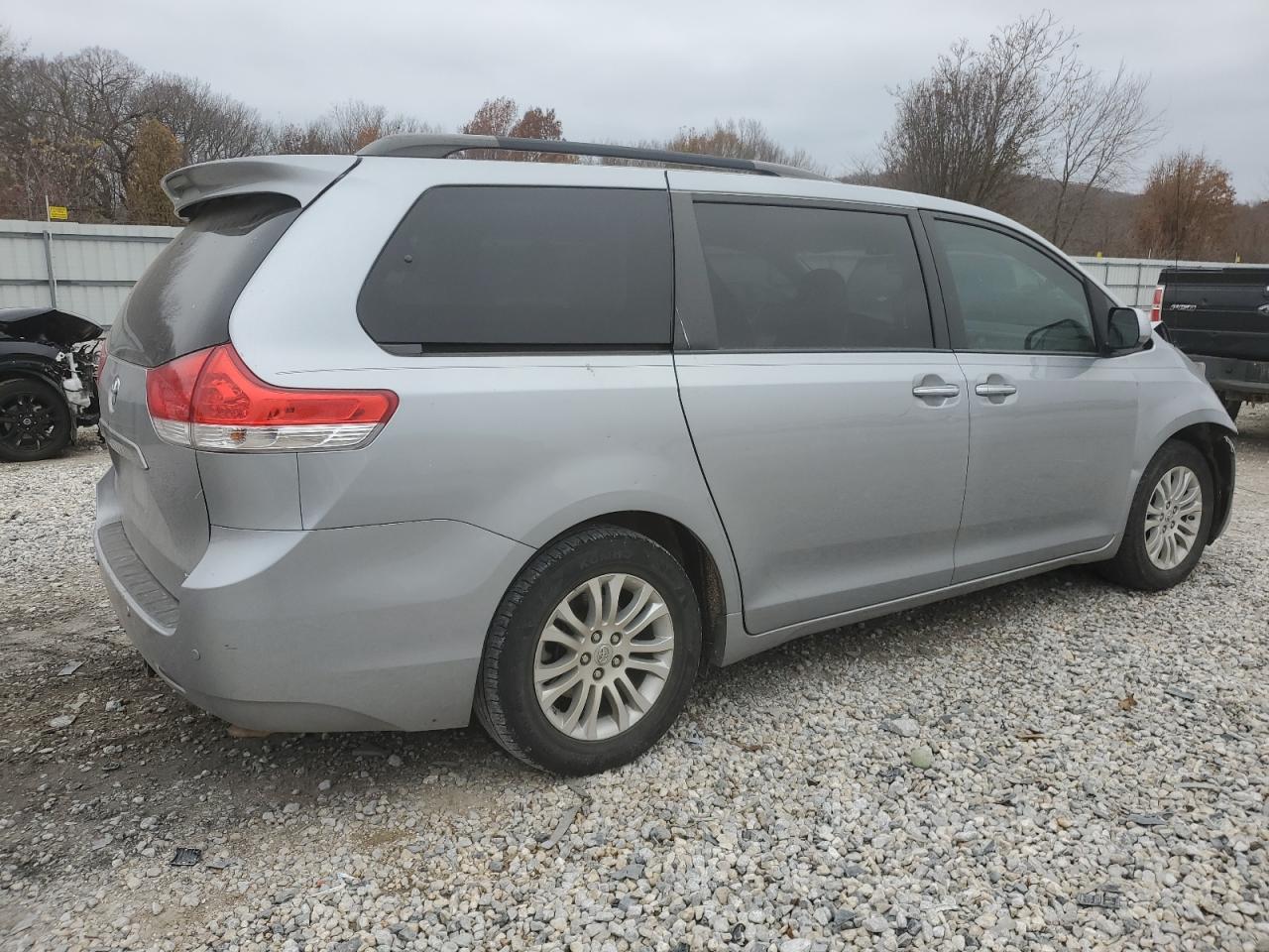 2012 Toyota Sienna - Image 3