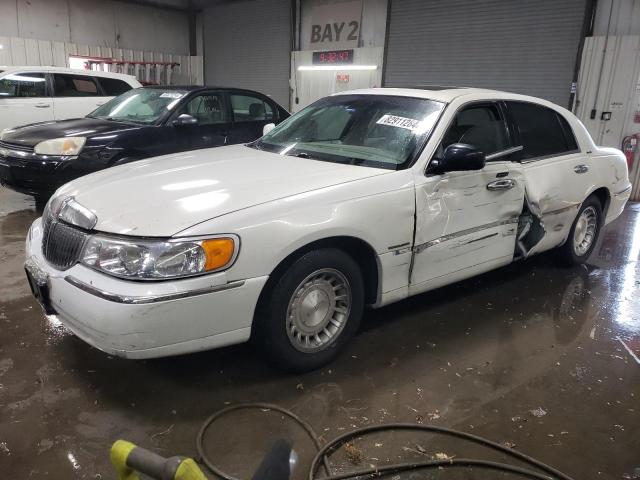 2002 Lincoln Town Car Signature