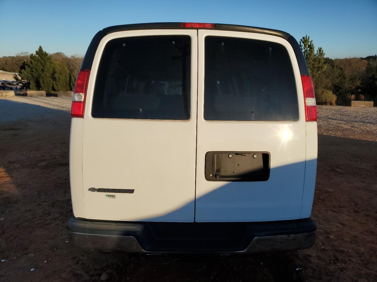 2018 Chevrolet Express - Image 6