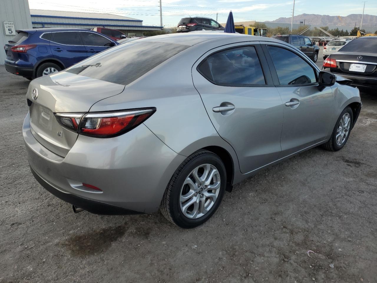 VIN 3MYDLBZV6GY118106 2016 TOYOTA SCION no.3