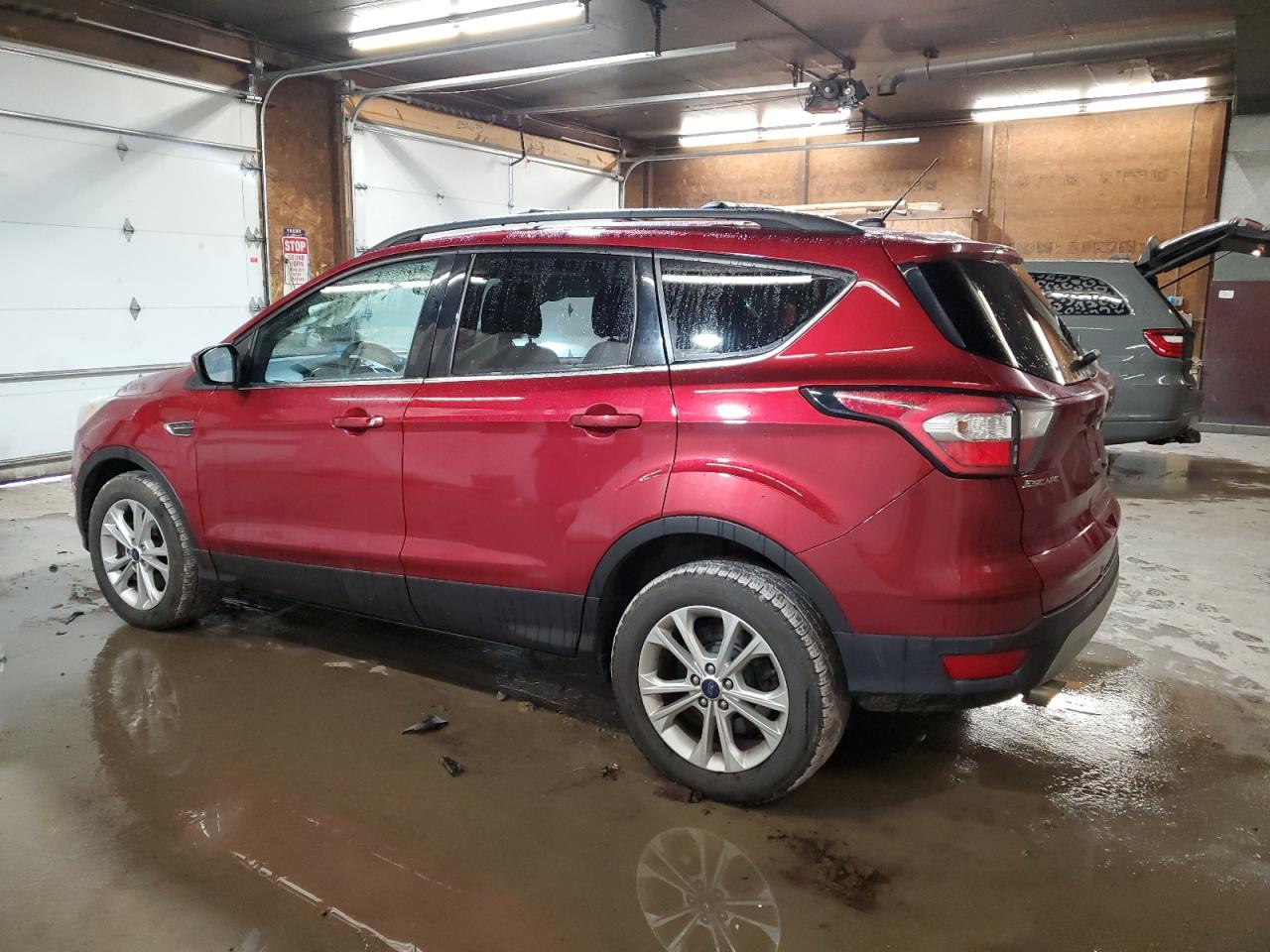 VIN 1FMCU9GD2HUD82448 2017 FORD ESCAPE no.2