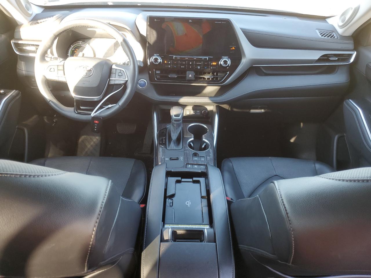 2022 Toyota Highlander - Image 8
