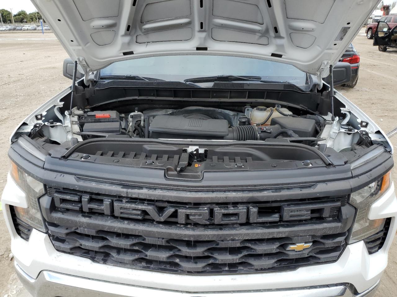 2022 Chevrolet Silverado - Image 11