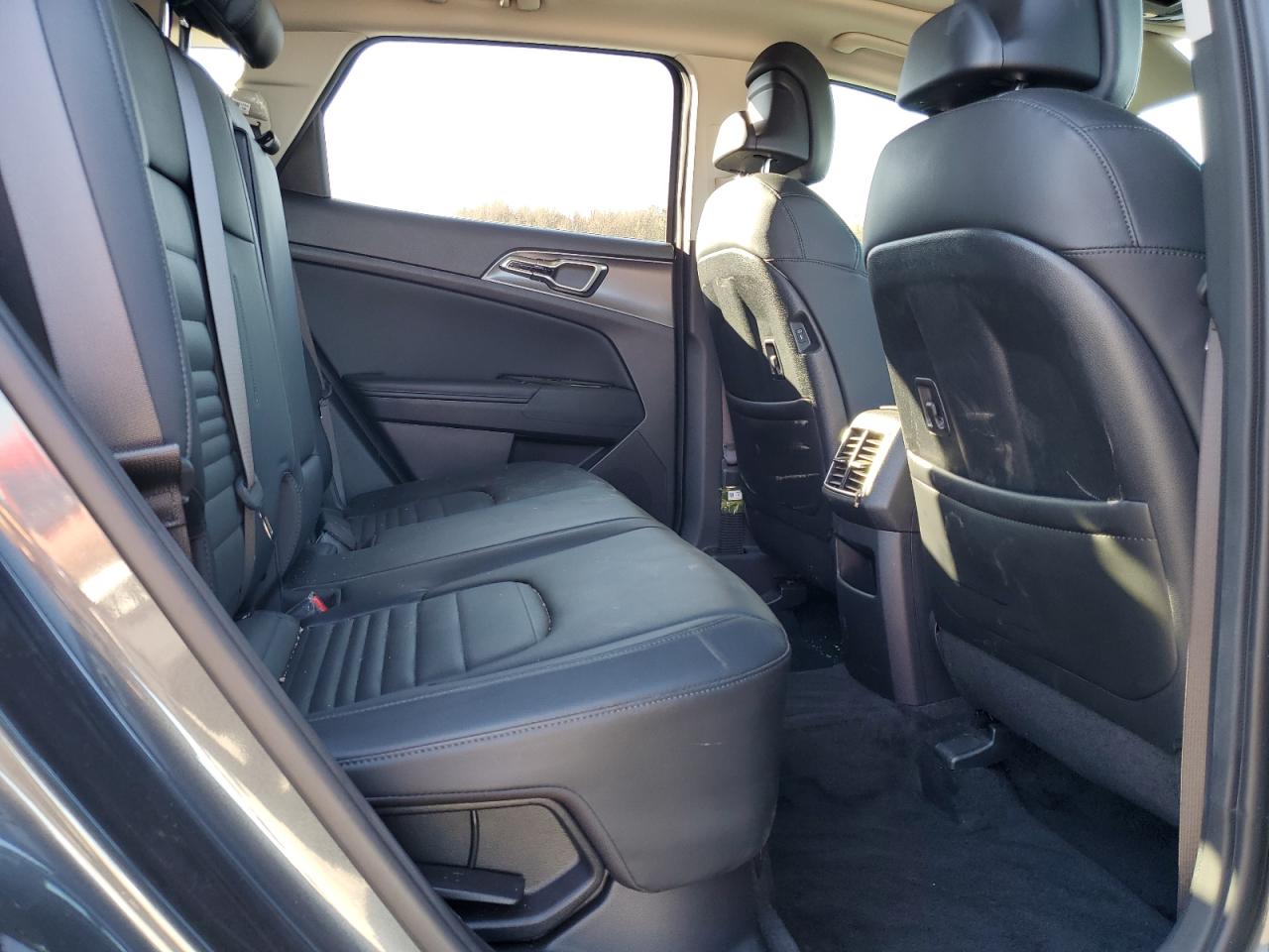 2023 Kia Sportage - Image 12