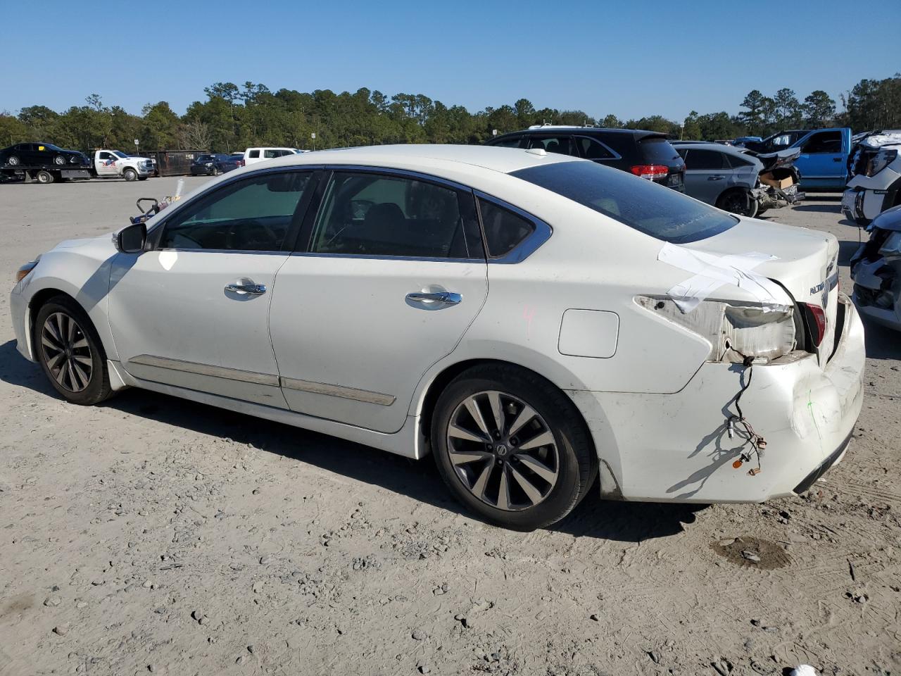 2017 Nissan Altima - Image 2