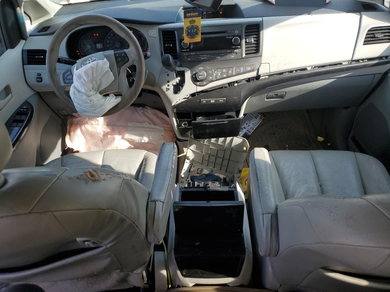 2013 Toyota Sienna - Image 8