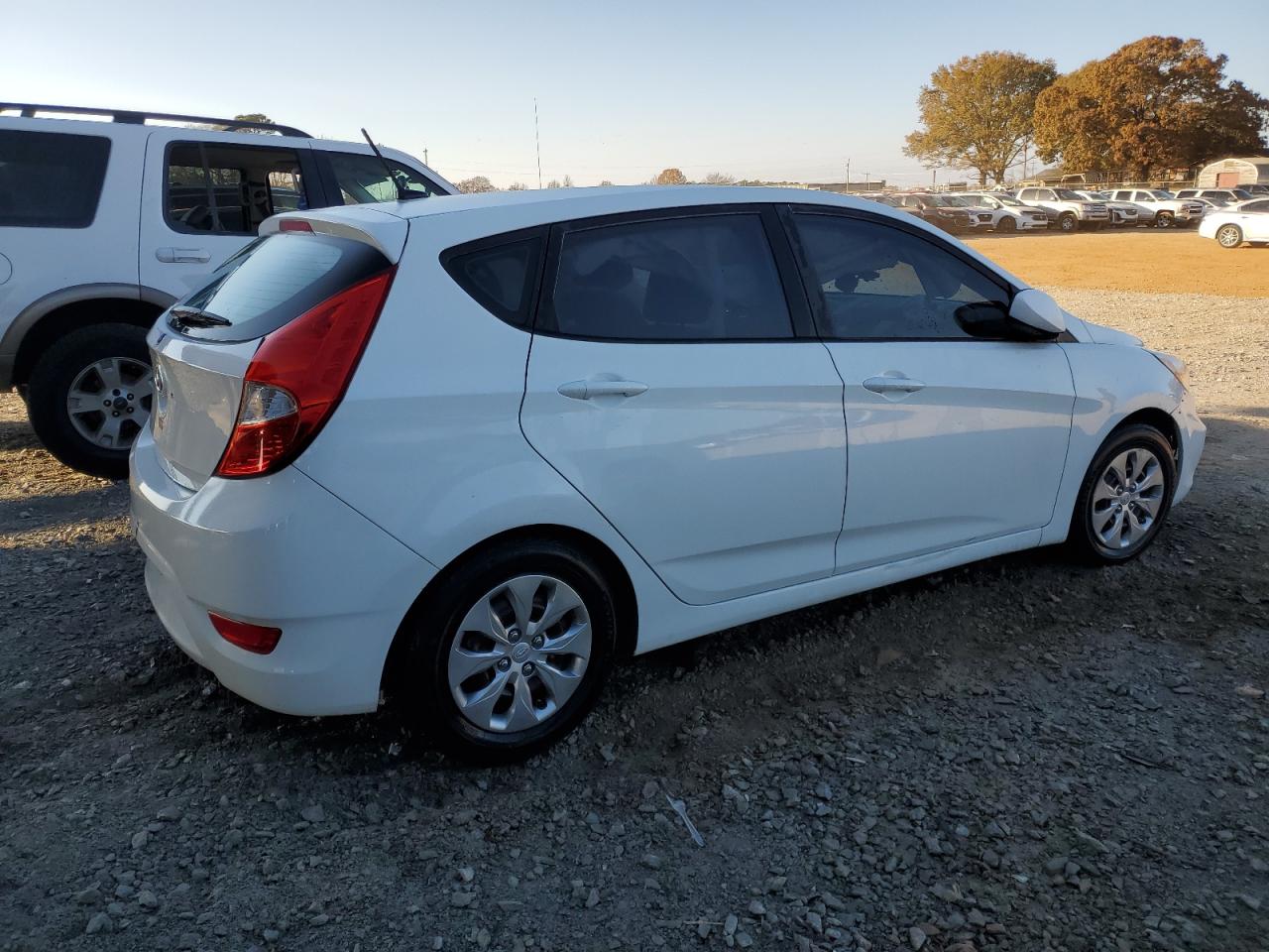 VIN KMHCT5AE8HU307024 2017 HYUNDAI ACCENT no.3