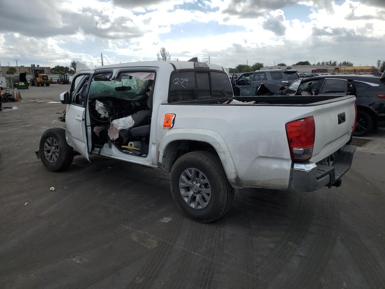 VIN 5TFAZ5CN1HX049385 2017 TOYOTA TACOMA no.2