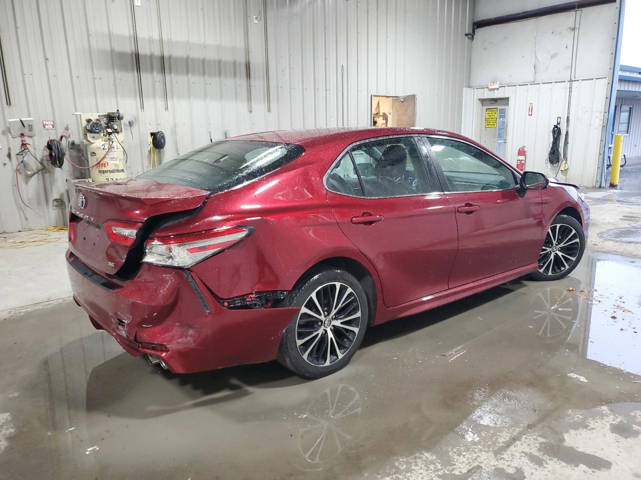 VIN 4T1B11HK4JU530057 2018 TOYOTA CAMRY no.3