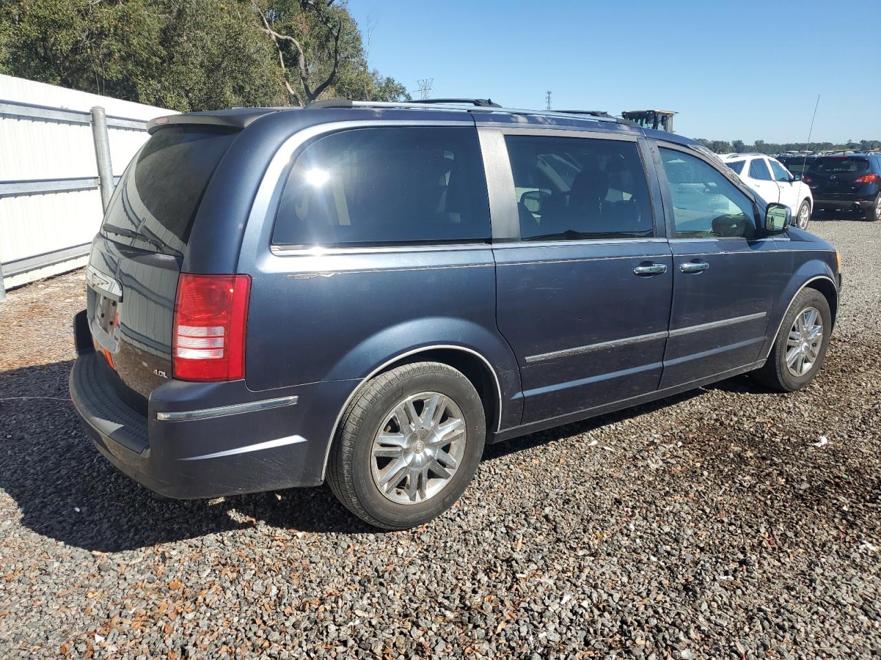 2008 Chrysler Town & Country - Image 3
