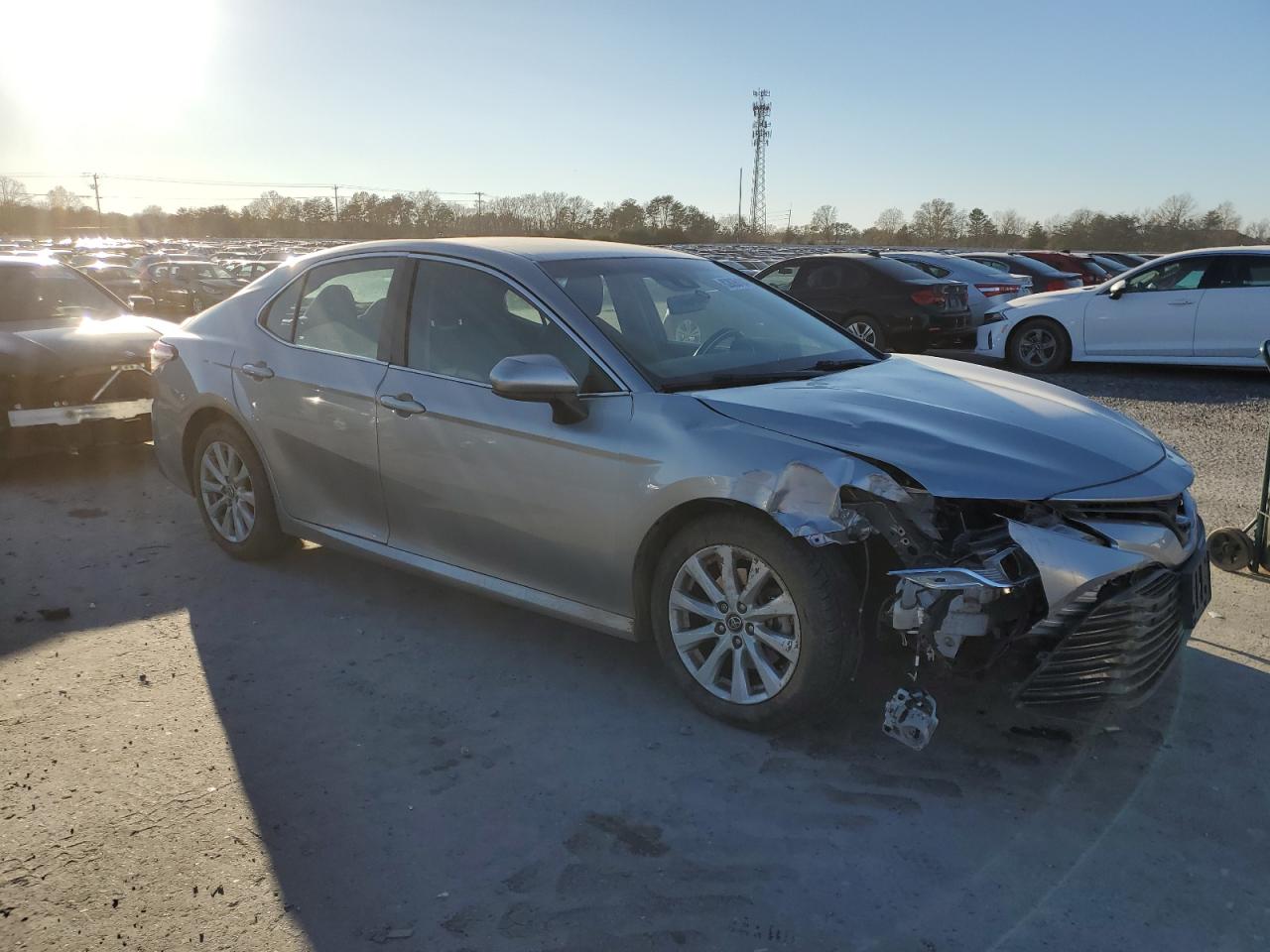 VIN 4T1B11HK1JU675914 2018 TOYOTA CAMRY no.4