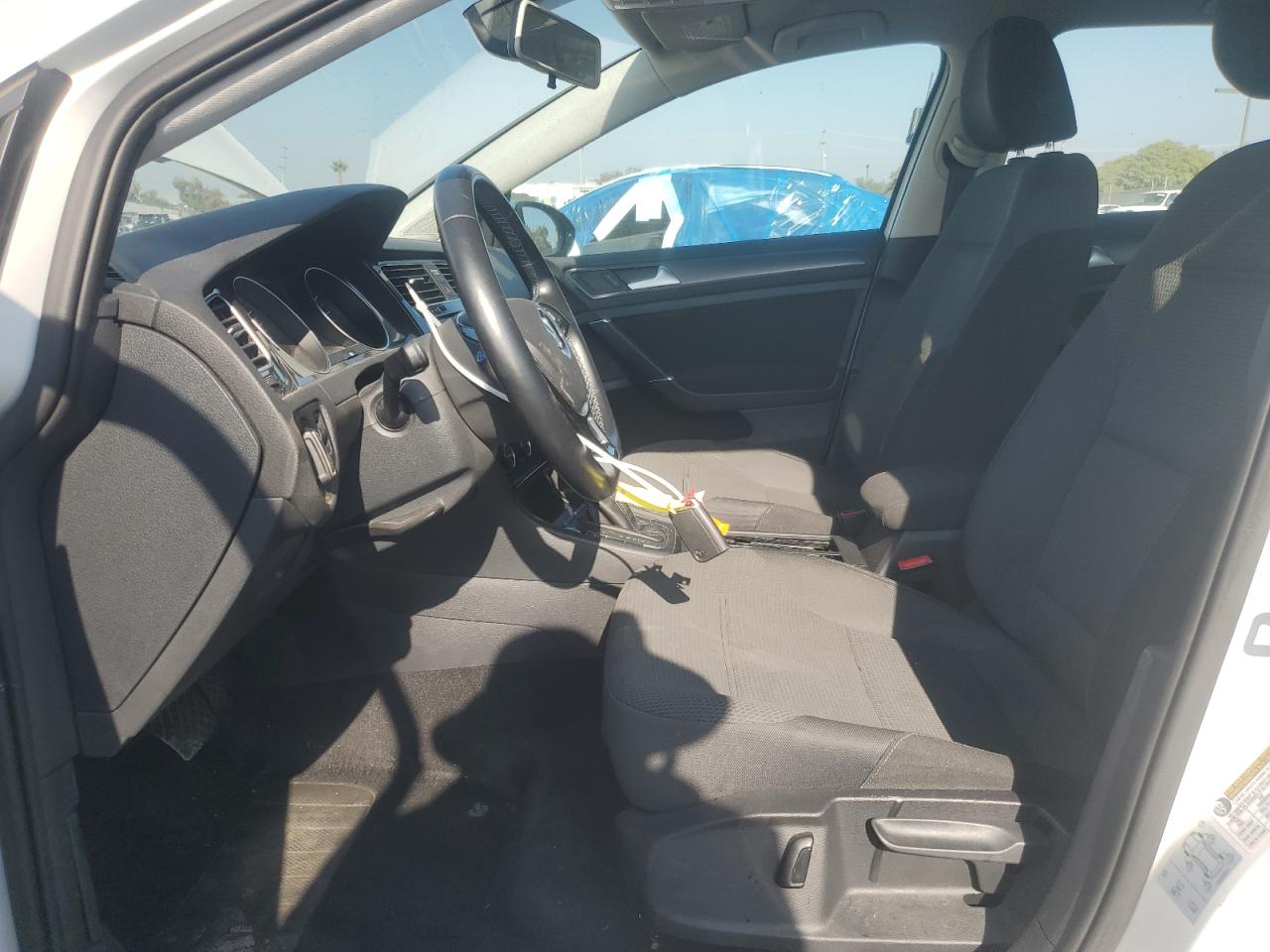 2019 Volkswagen E-Golf Se VIN: WVWKR7AU7KW917283 Lot: 82618894