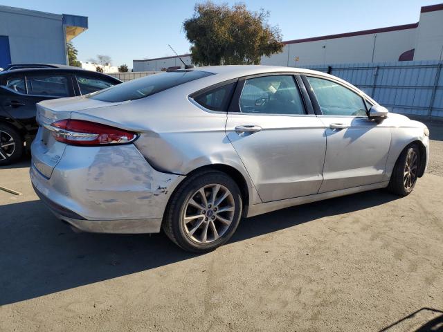 Sedans FORD FUSION 2017 Srebrny