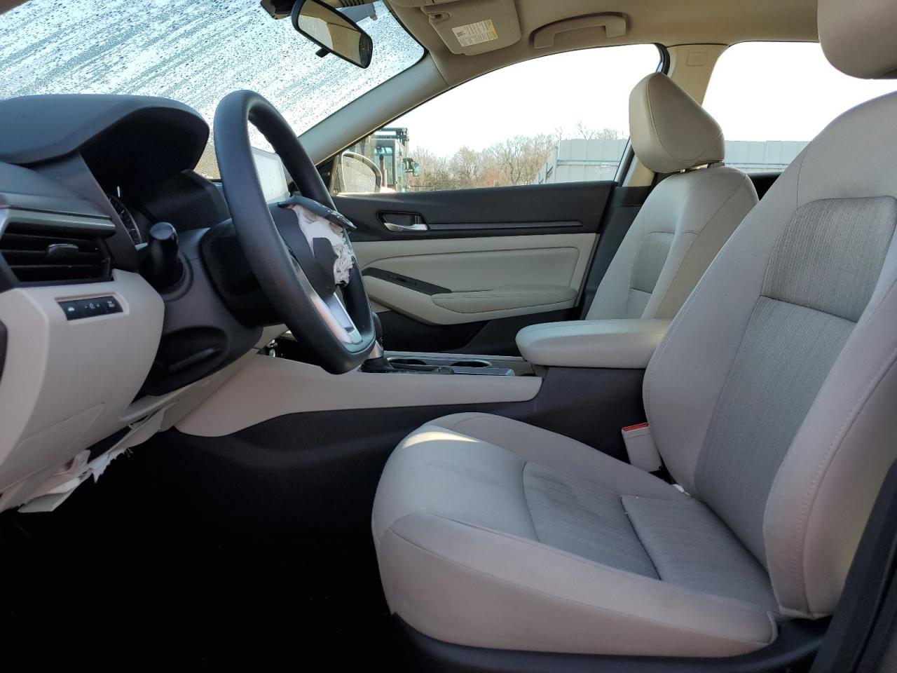 2024 Nissan Altima - Image 7