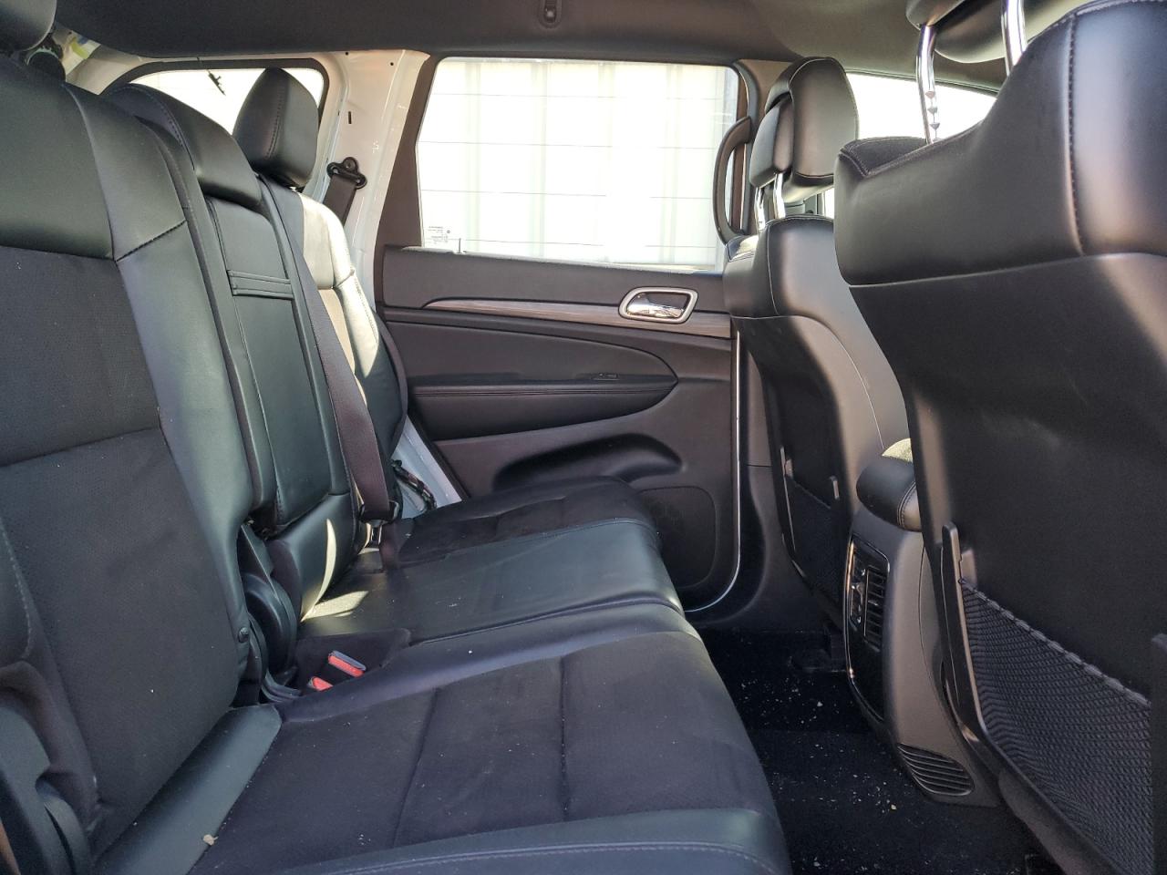 2020 Jeep Grand Cherokee - Image 11