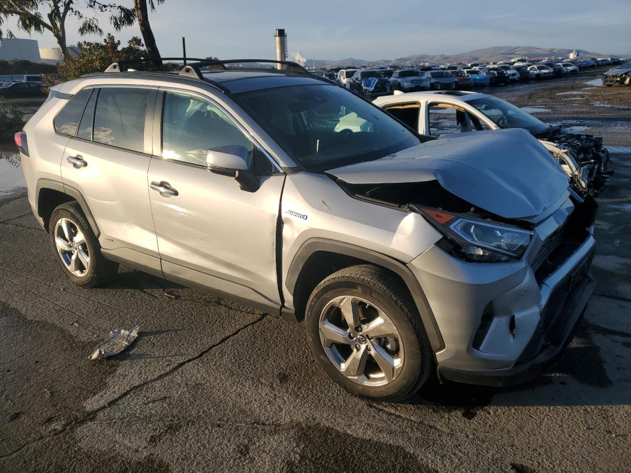 VIN 2T3DWRFV0KW037572 2019 TOYOTA RAV4 no.4