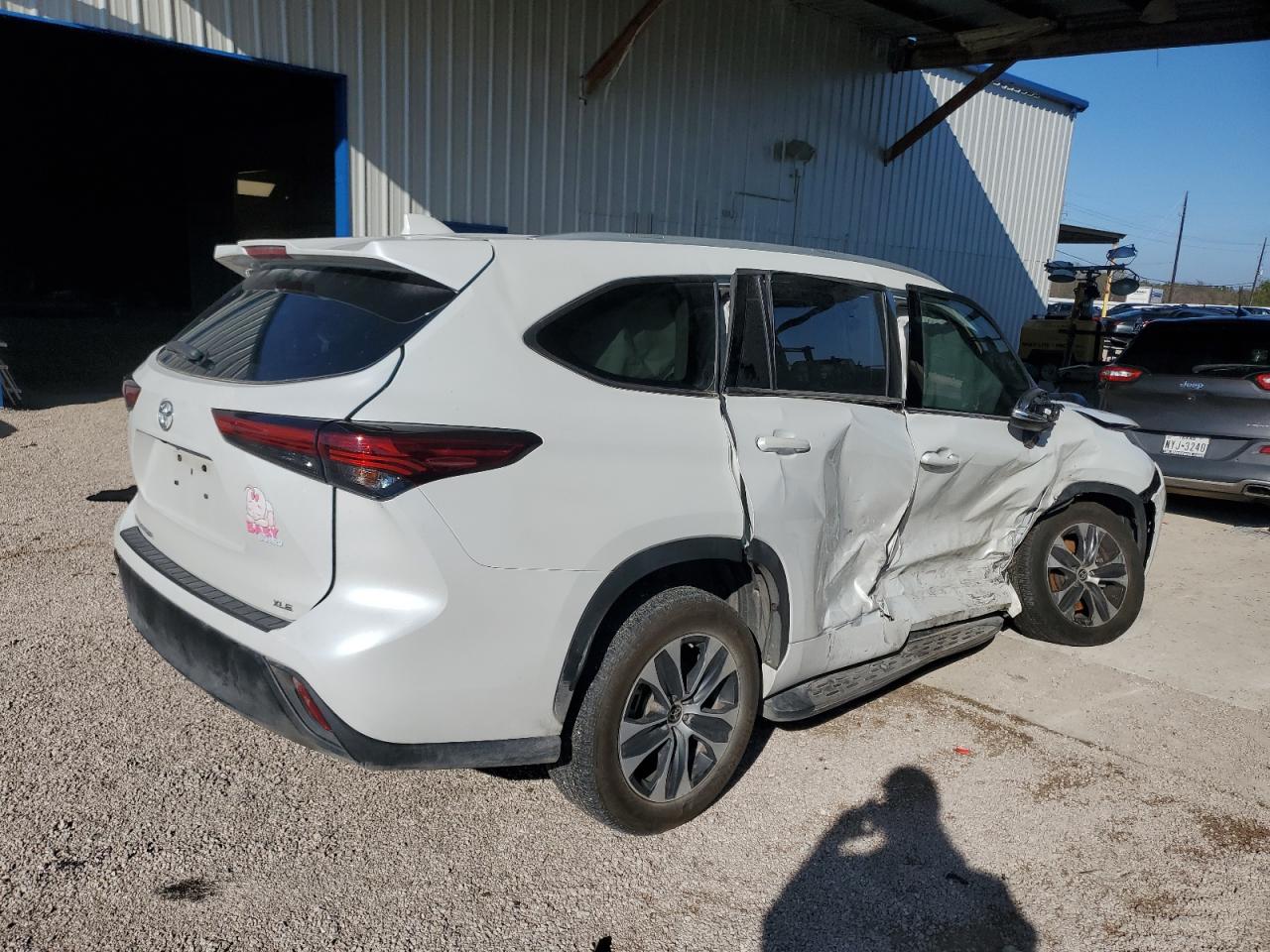 2022 Toyota Highlander - Image 3