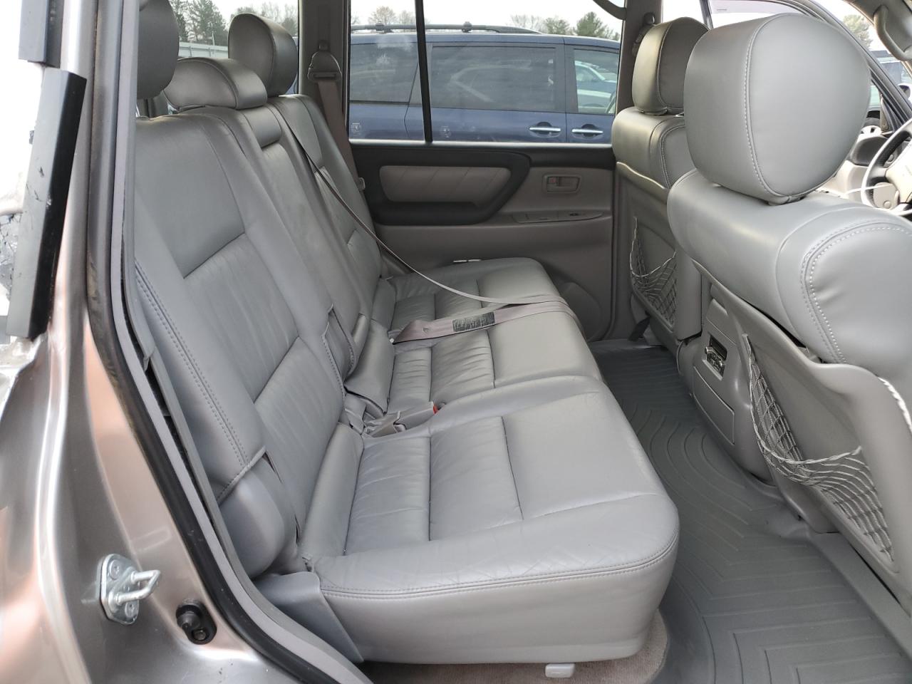2004 Toyota Land Cruiser - Image 12