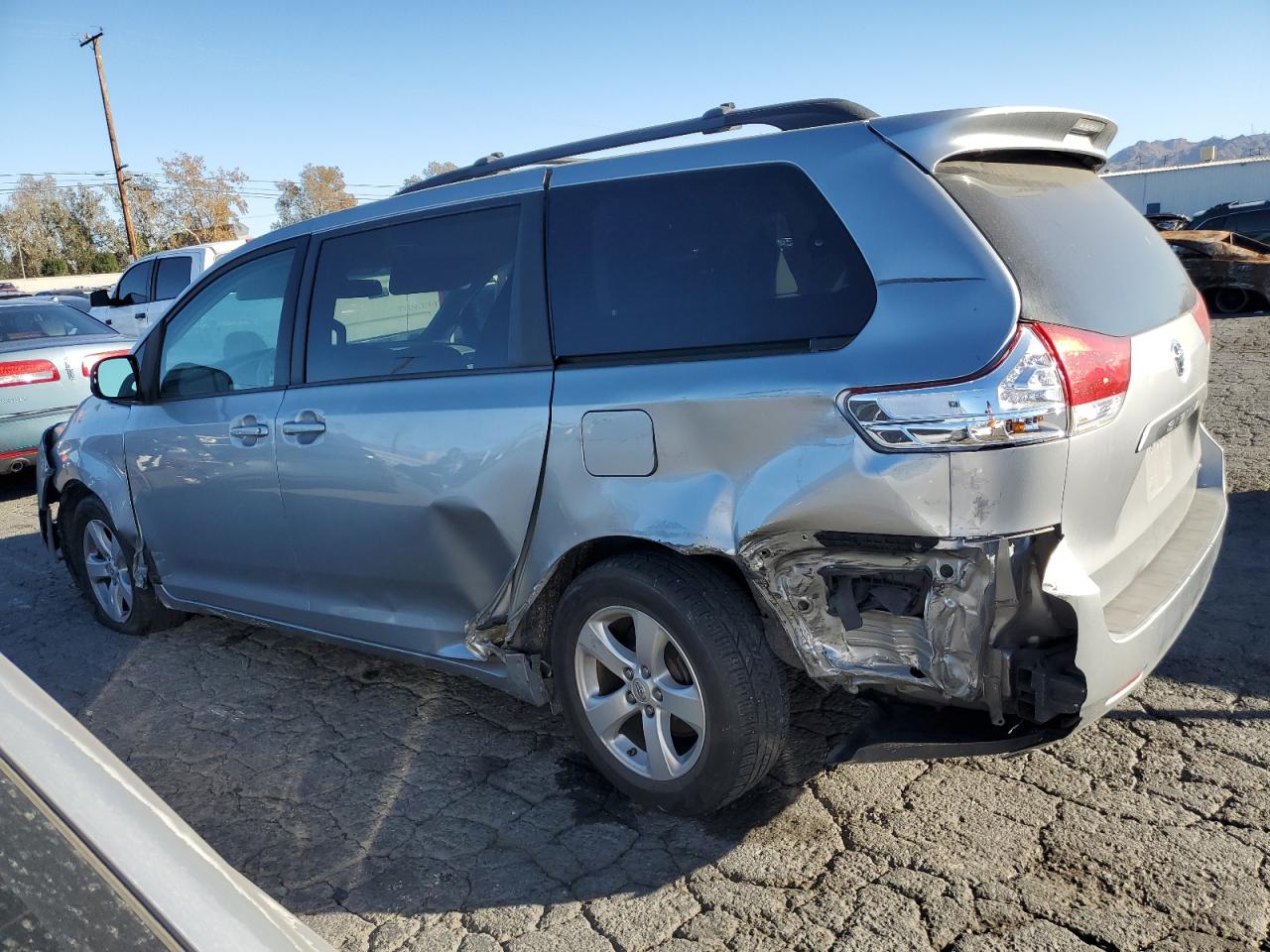 2014 Toyota Sienna - Image 2