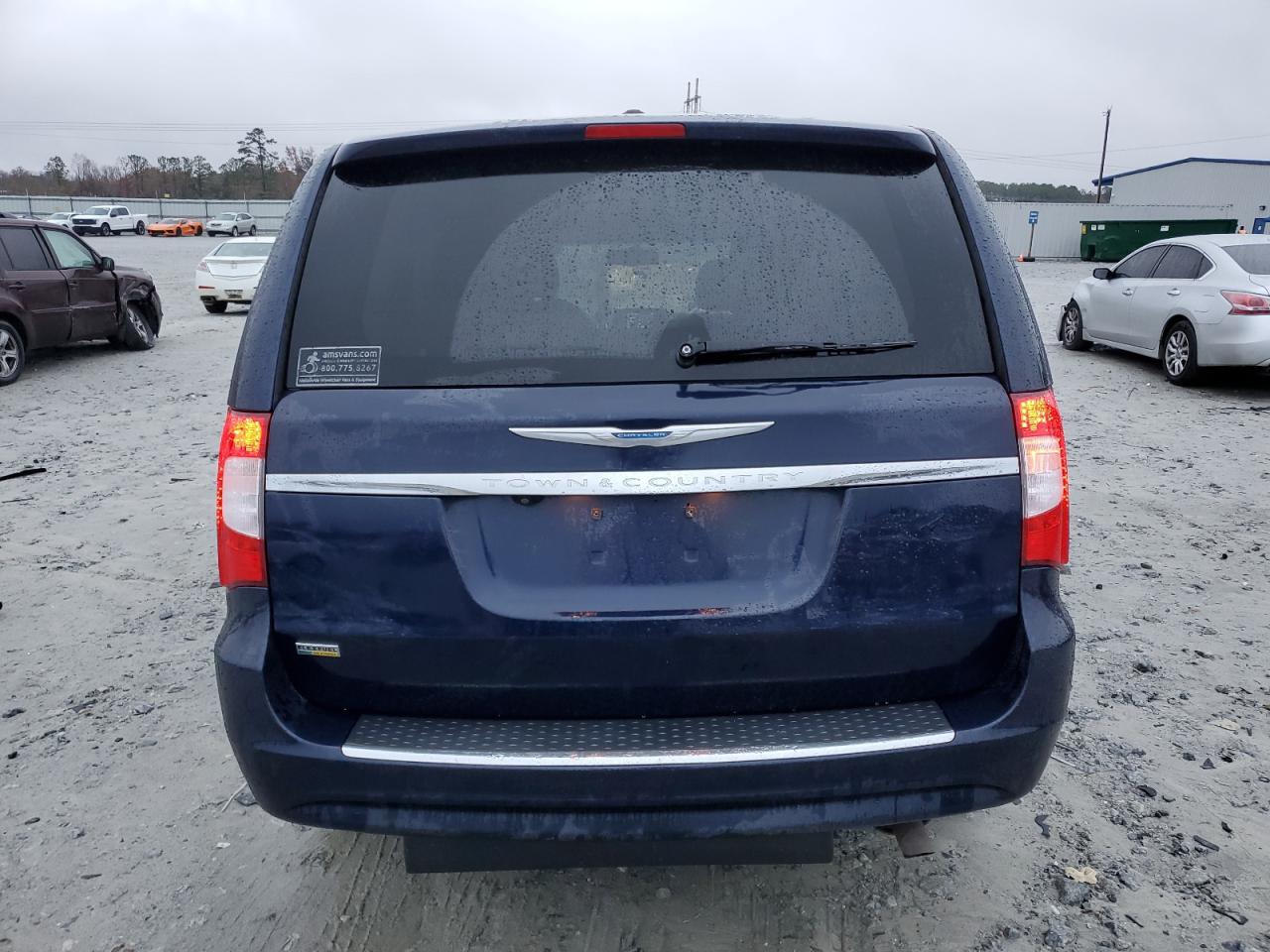 2016 Chrysler Town & Country - Image 6