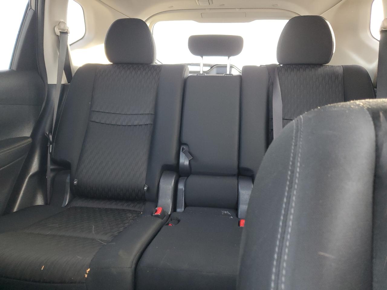 2018 Nissan Rogue - Image 10
