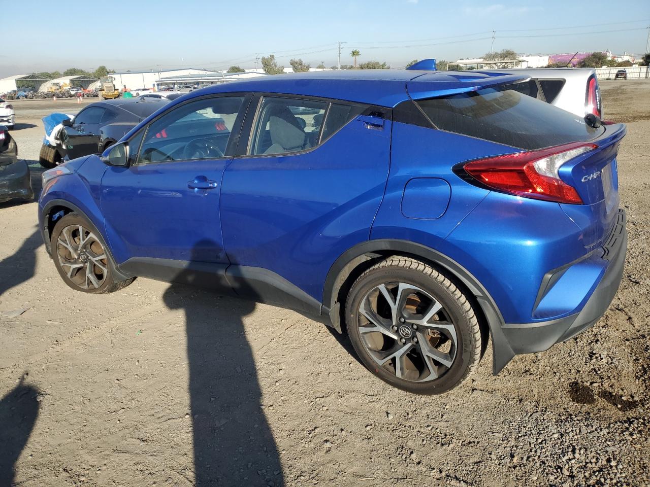 VIN NMTKHMBX8JR014485 2018 TOYOTA C-HR no.2