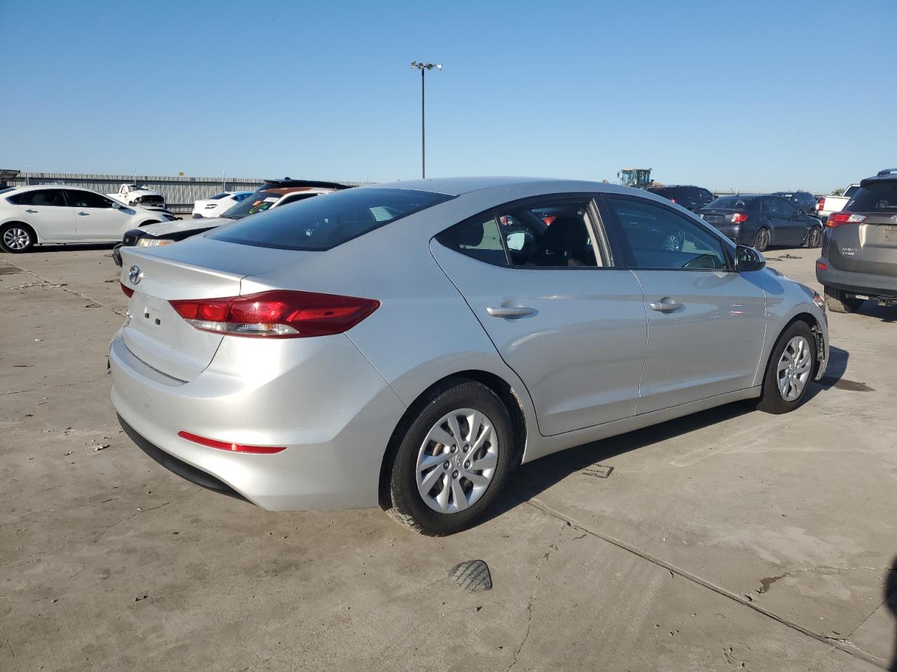 2018 Hyundai Elantra - Image 3