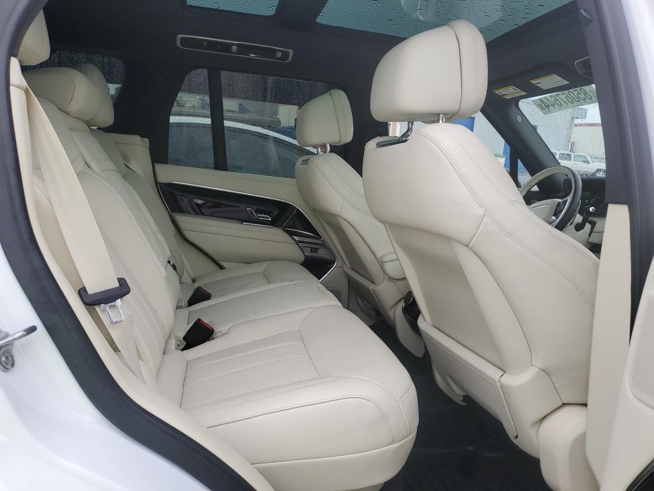 2024 Land Rover Range Rover - Image 10