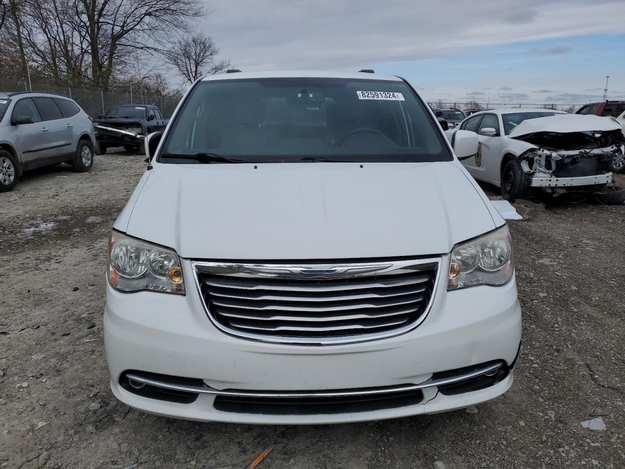 2014 Chrysler Town & Country - Image 5