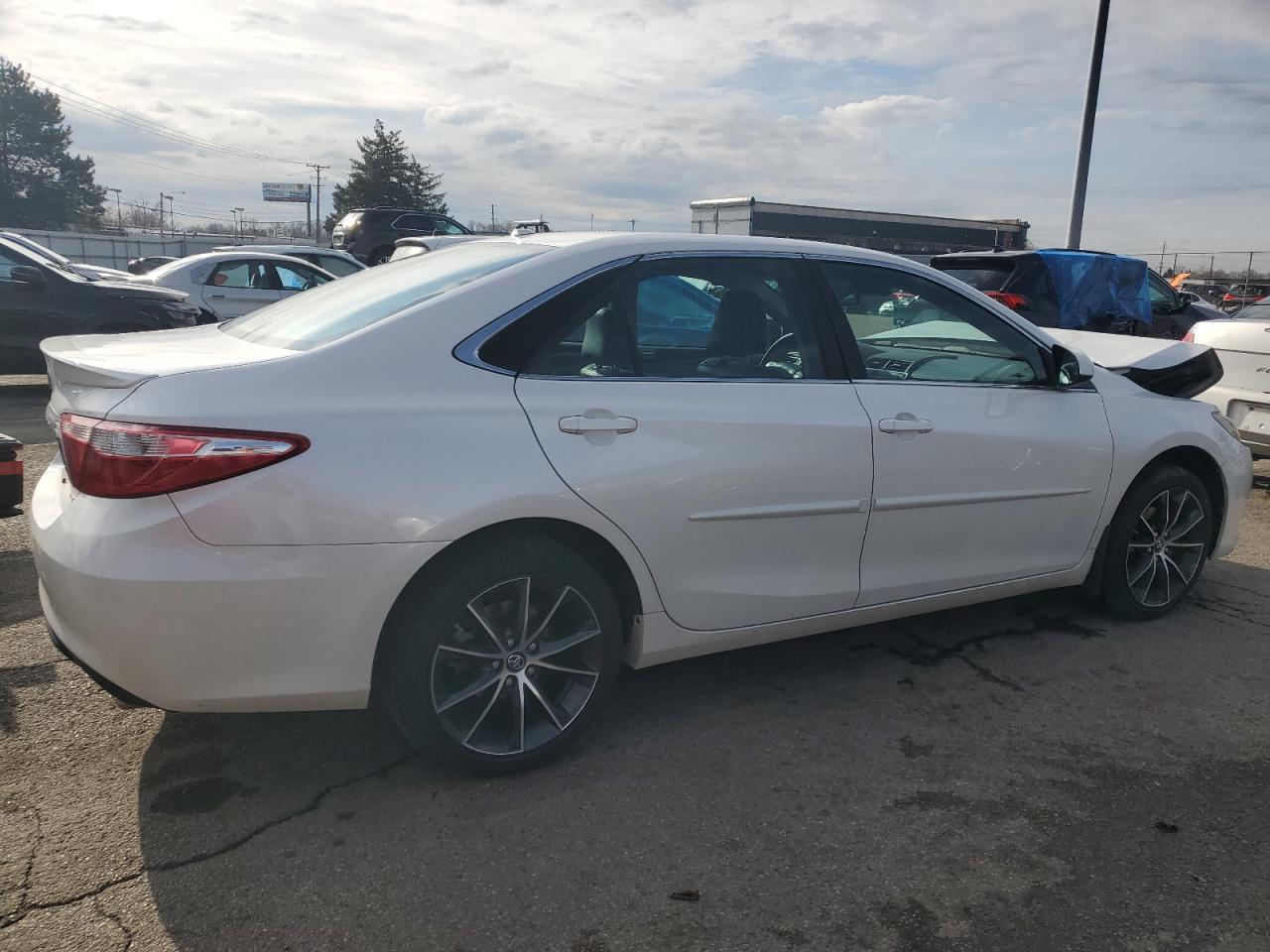 VIN 4T1BK1FK5GU572309 2016 TOYOTA CAMRY no.3