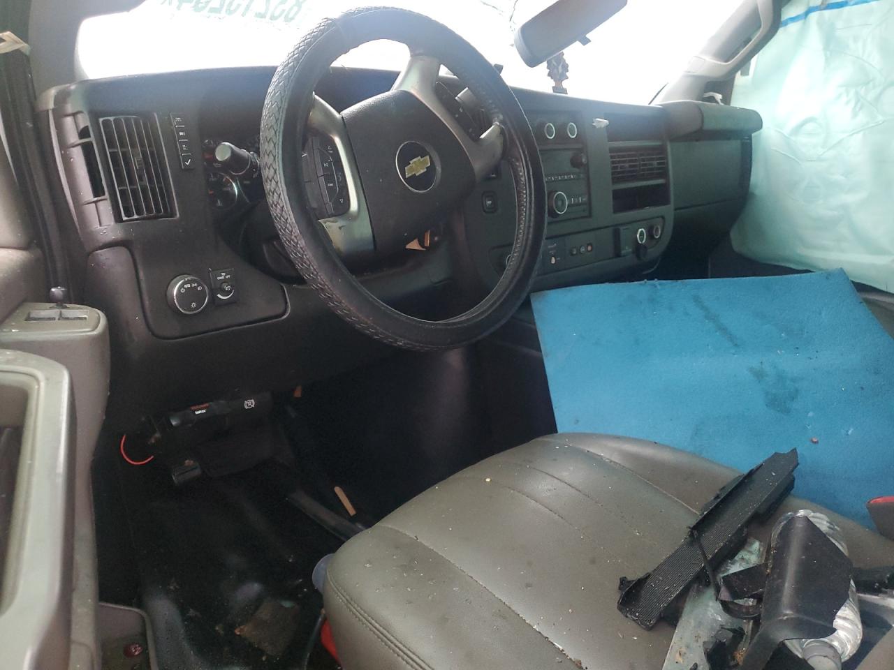 2017 Chevrolet Express - Image 8