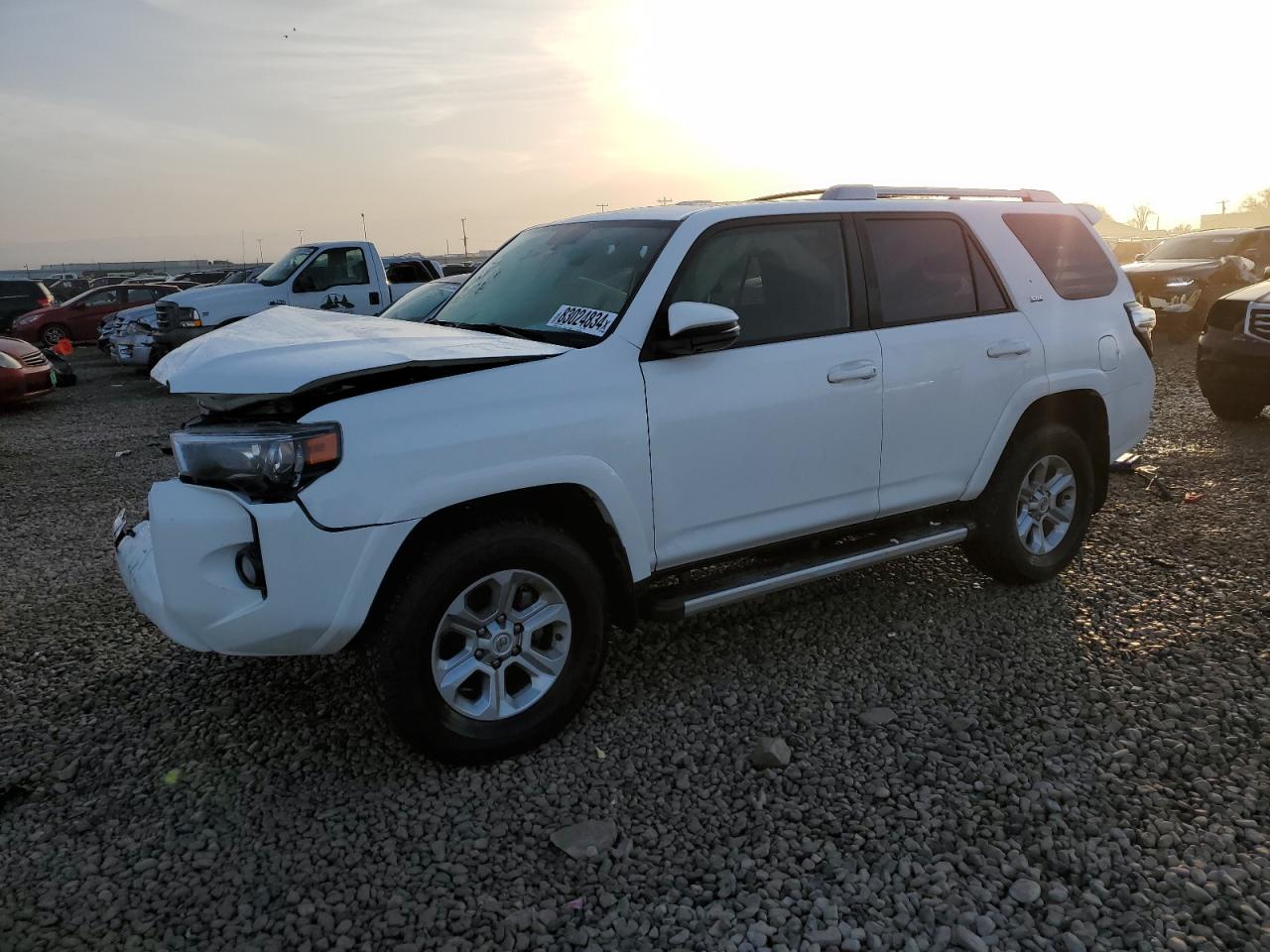 VIN JTEBU5JRXJ5517653 2018 TOYOTA 4RUNNER no.1