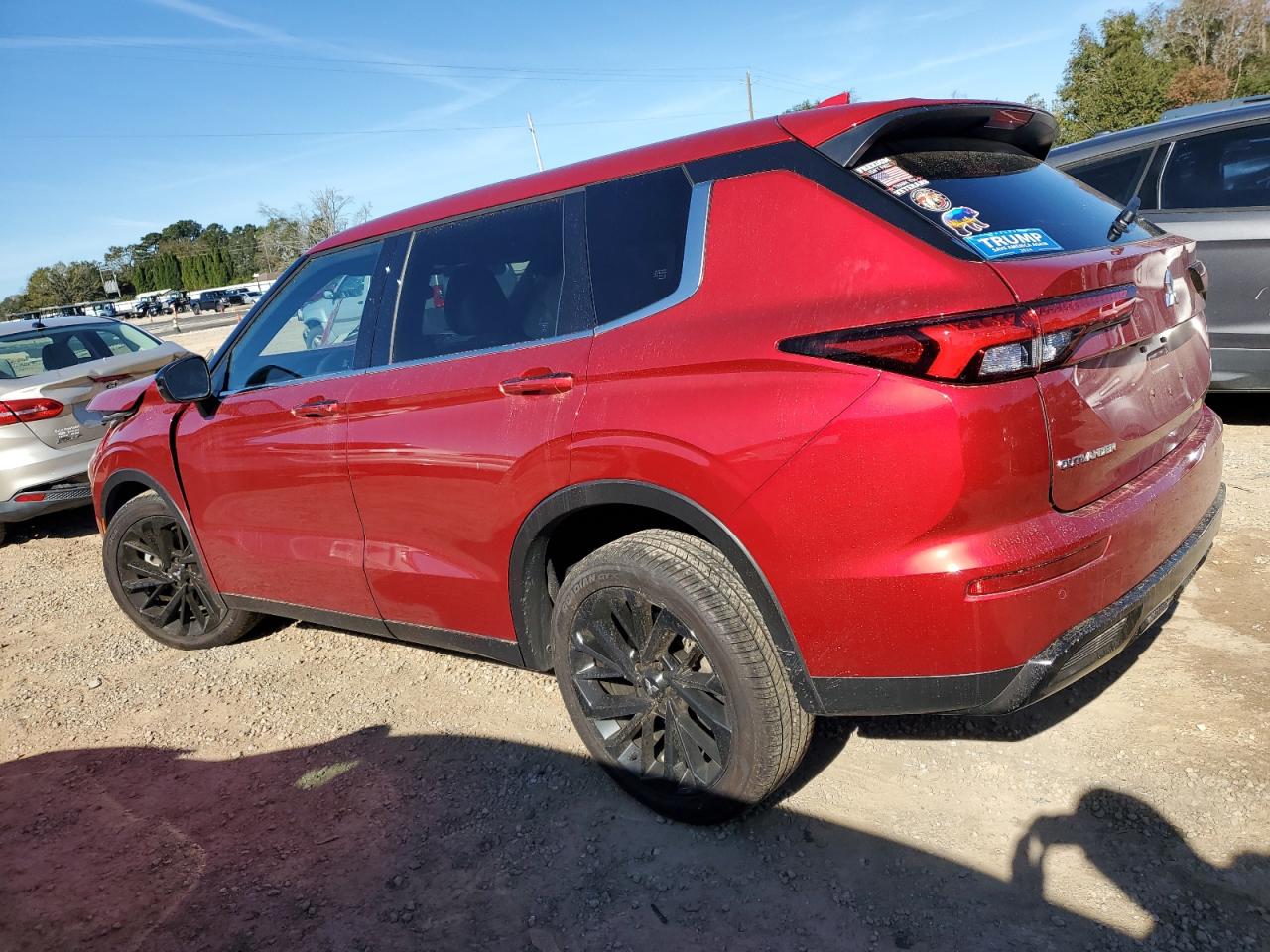 2024 Mitsubishi Outlander - Image 2