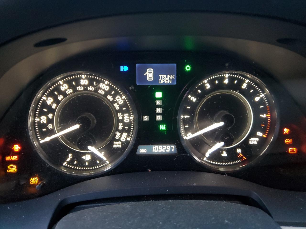 2010 Lexus IS - Image 9