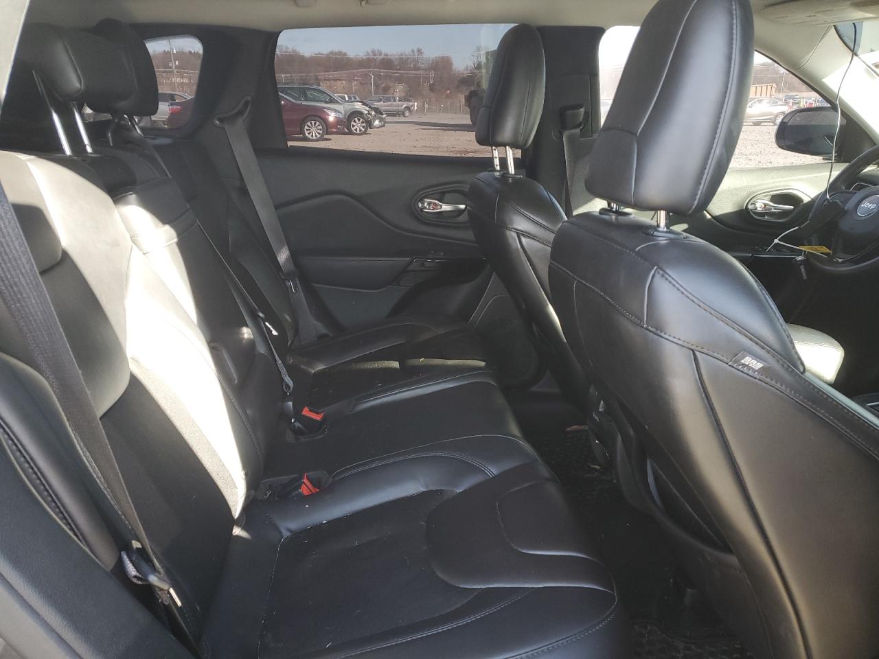 2019 Jeep Grand Cherokee - Image 11