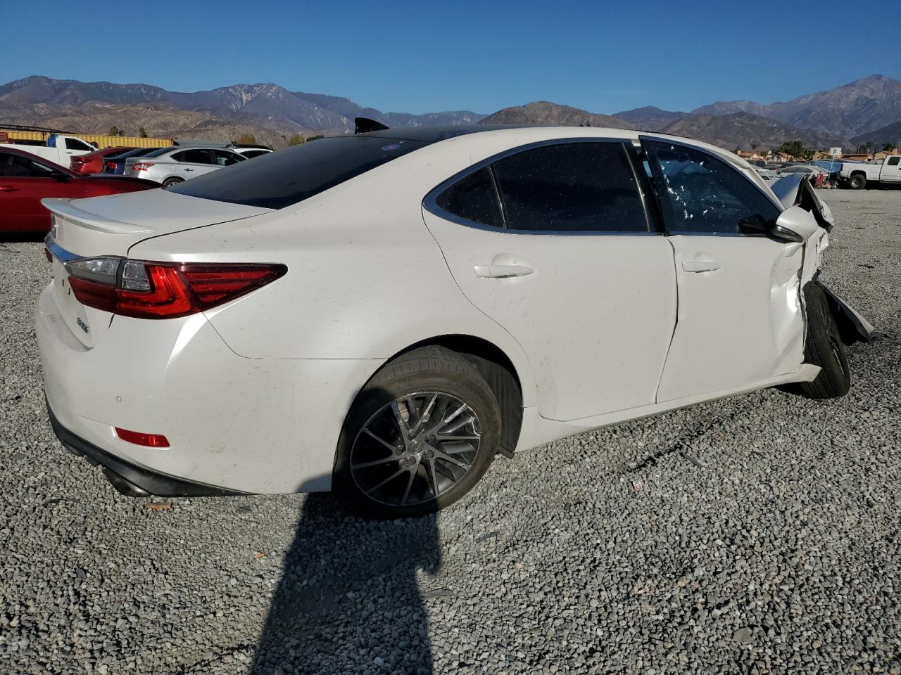2017 Lexus ES - Image 3