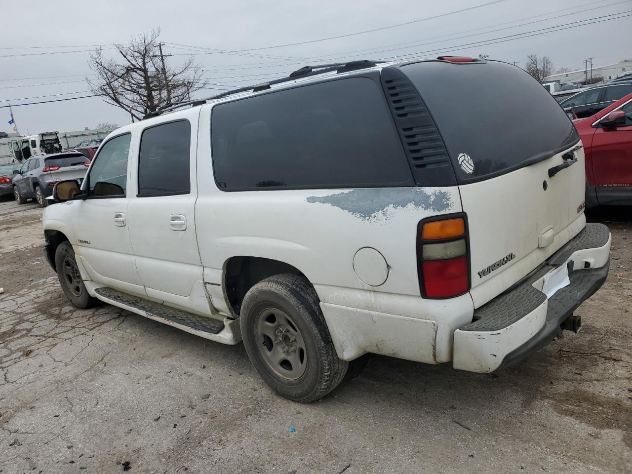 2004 GMC Yukon - Image 2