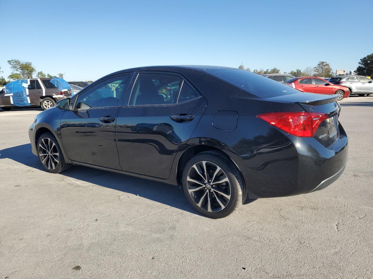 VIN 5YFBURHEXJP812902 2018 TOYOTA COROLLA no.2