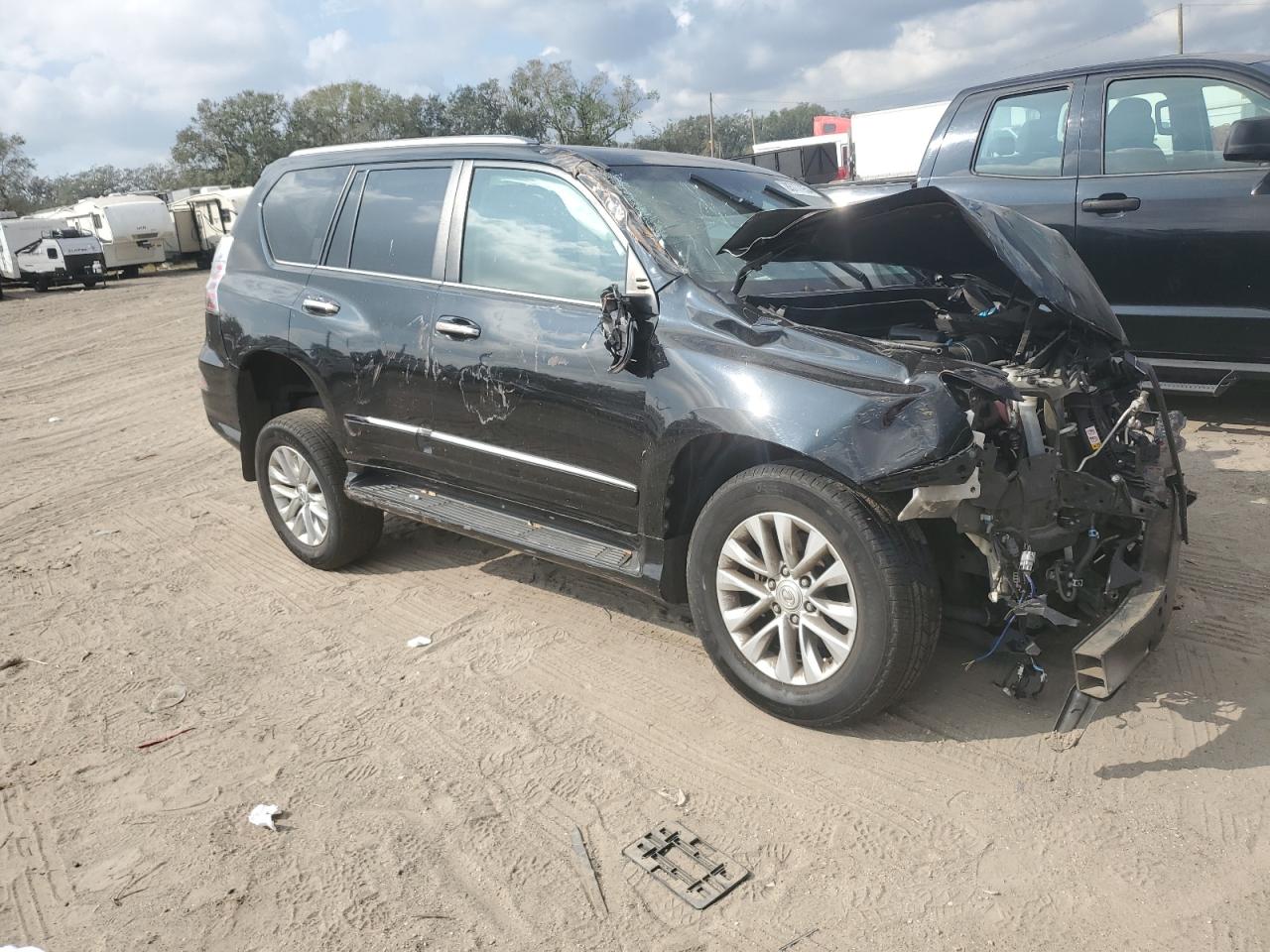 VIN JTJBM7FX1K5213049 2019 LEXUS GX no.4