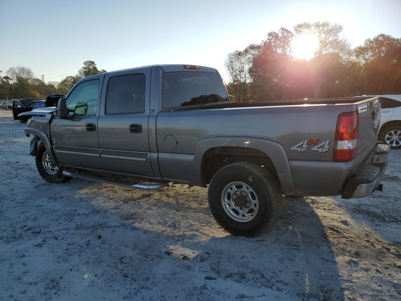 2006 Chevrolet Silverado - Image 2