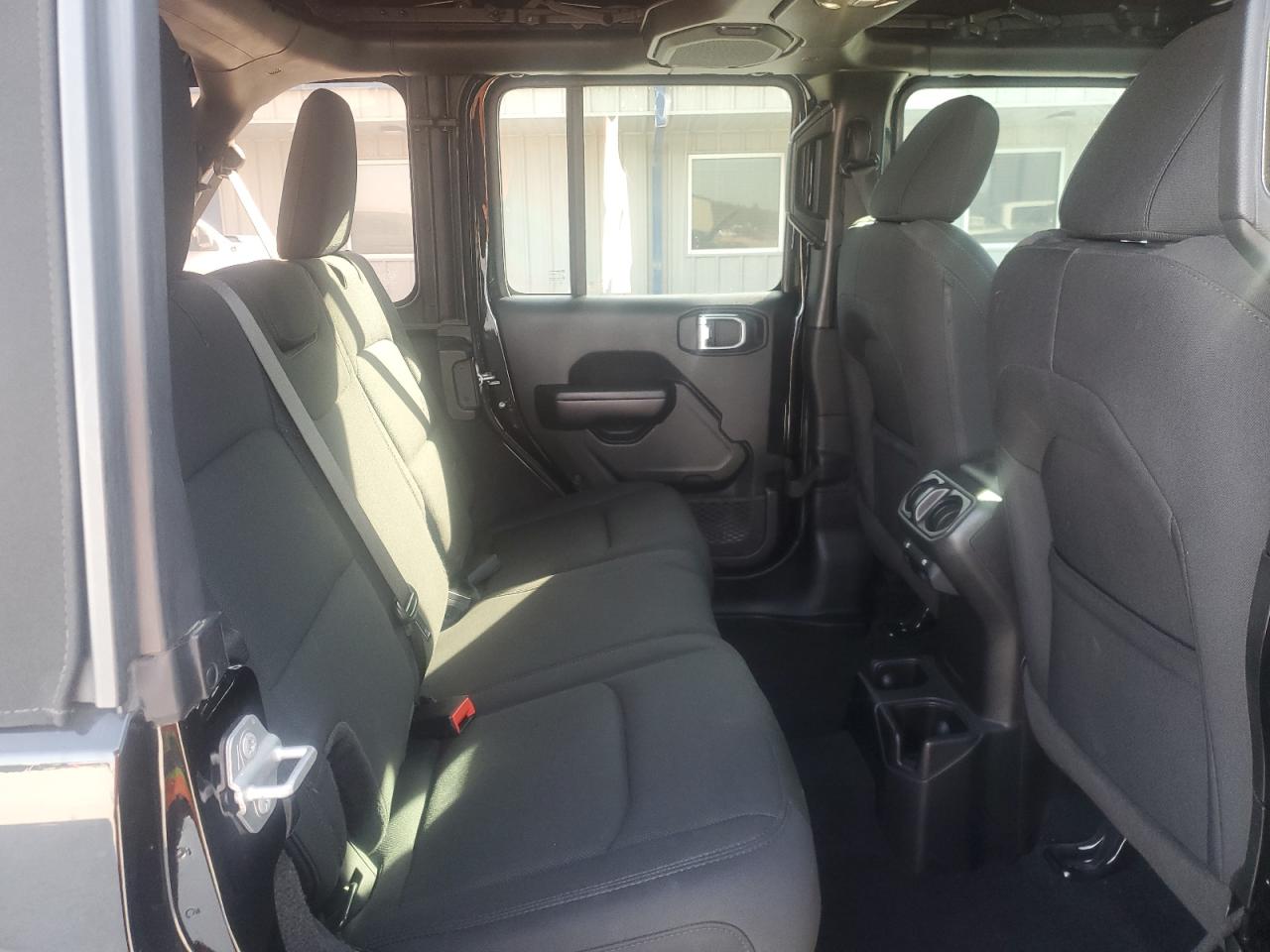 2021 Jeep Wrangler Unlimited Sport VIN: 1C4HJXDG8MW565924 Lot: 83408614