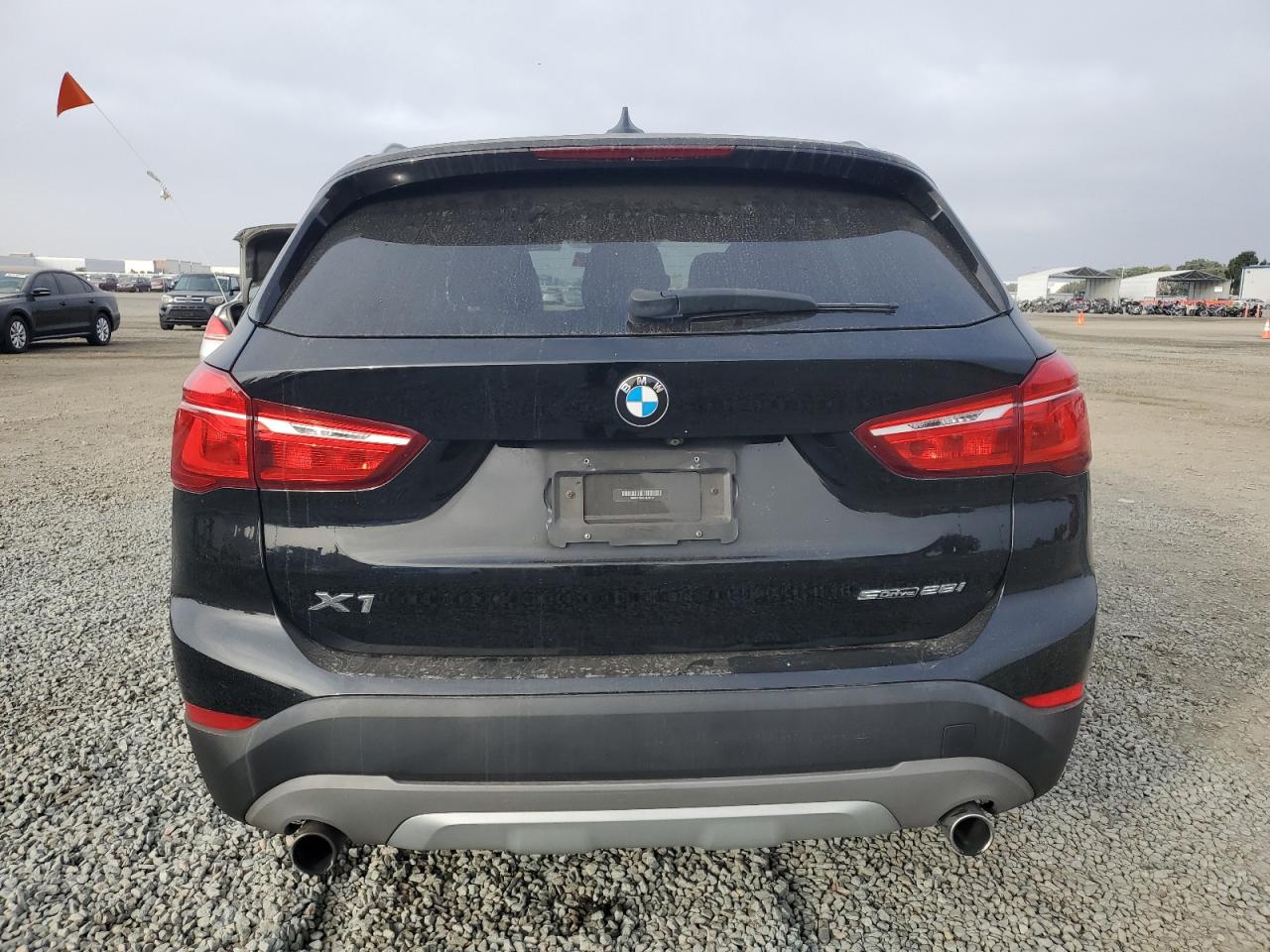 VIN WBXHU7C32J5L09434 2018 BMW X1 no.6