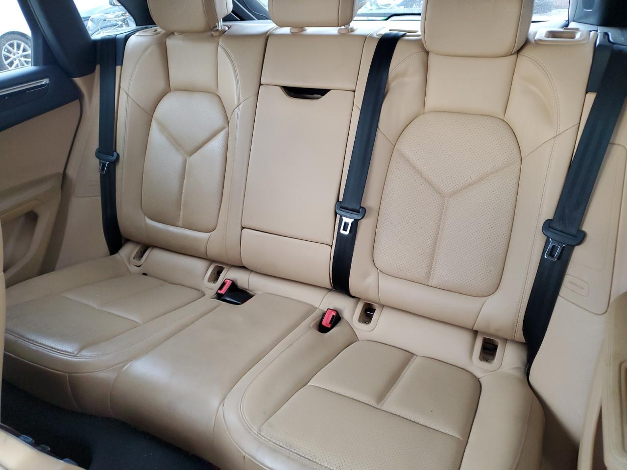2018 Porsche Macan - Image 10