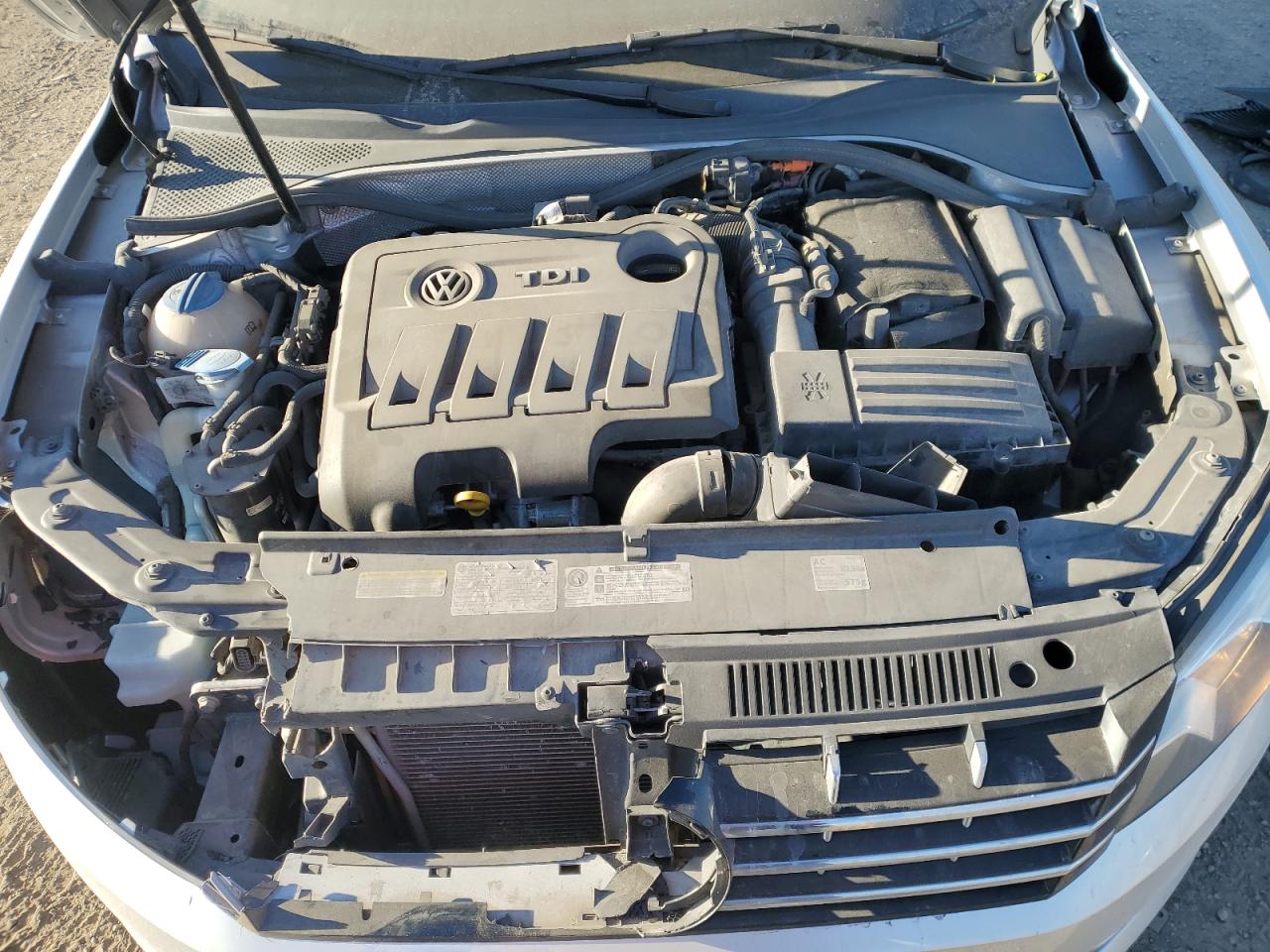 2014 Volkswagen Passat - Image 11