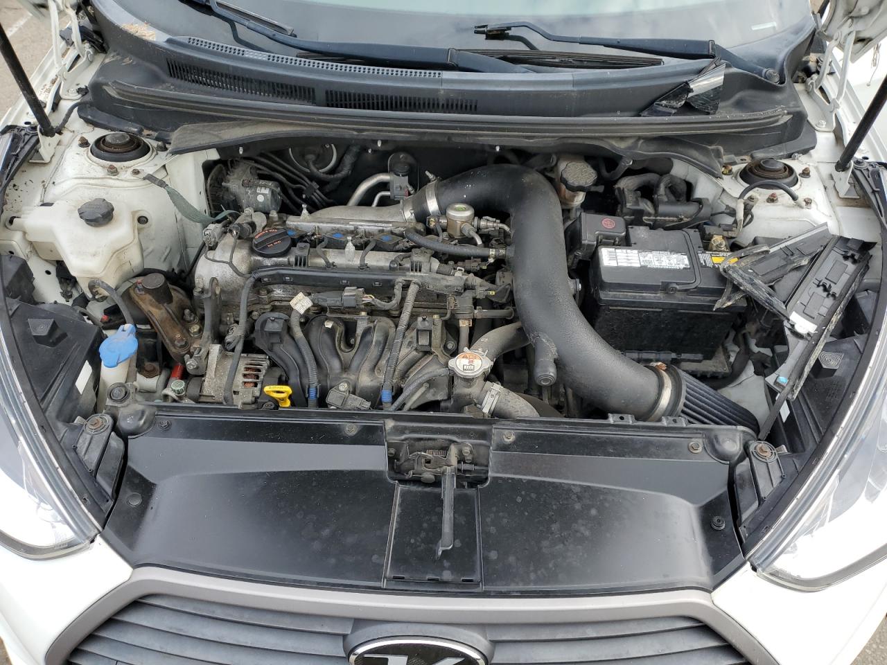2016 Hyundai Veloster - Image 12